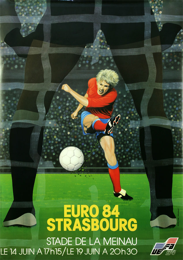 Plakat mit Darstellung eine Fußballspielers beim Schuss aus der Hintertorperspektive durch die Beine des Torhüters