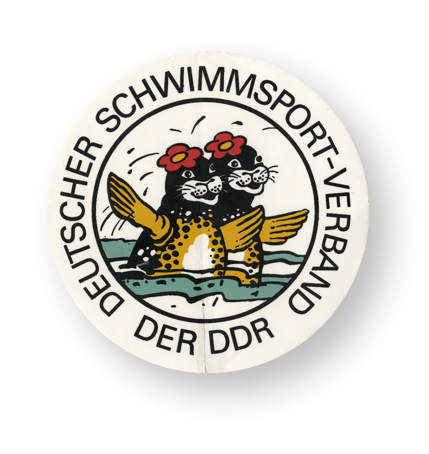 Aufkleber des Deutschen Schwimmsport-Verbandes der DDR, abgebildez sind zwei Robben.