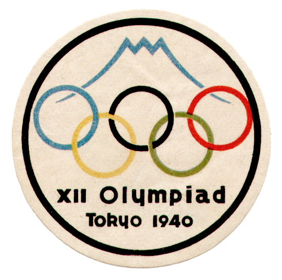 Papiervignette mit Olympischen Ringen vor dem stilisierten Vulkan Fuji