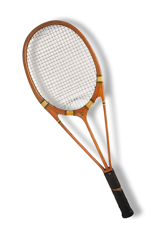 Tennisschläger aus Holz mit drei Segmenten vom Griff zur Schlagfläche