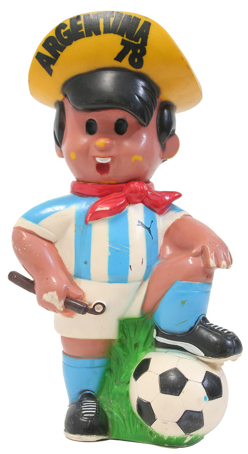 Figur eines kleinen Jungen im Nationaltrikot Argentiniens