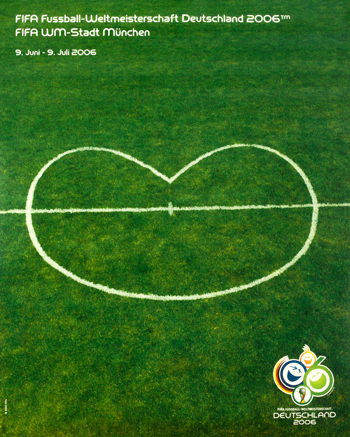 Plakat mit der Abbildung eines Mittelkreises eines Fußballfels in Herzform.