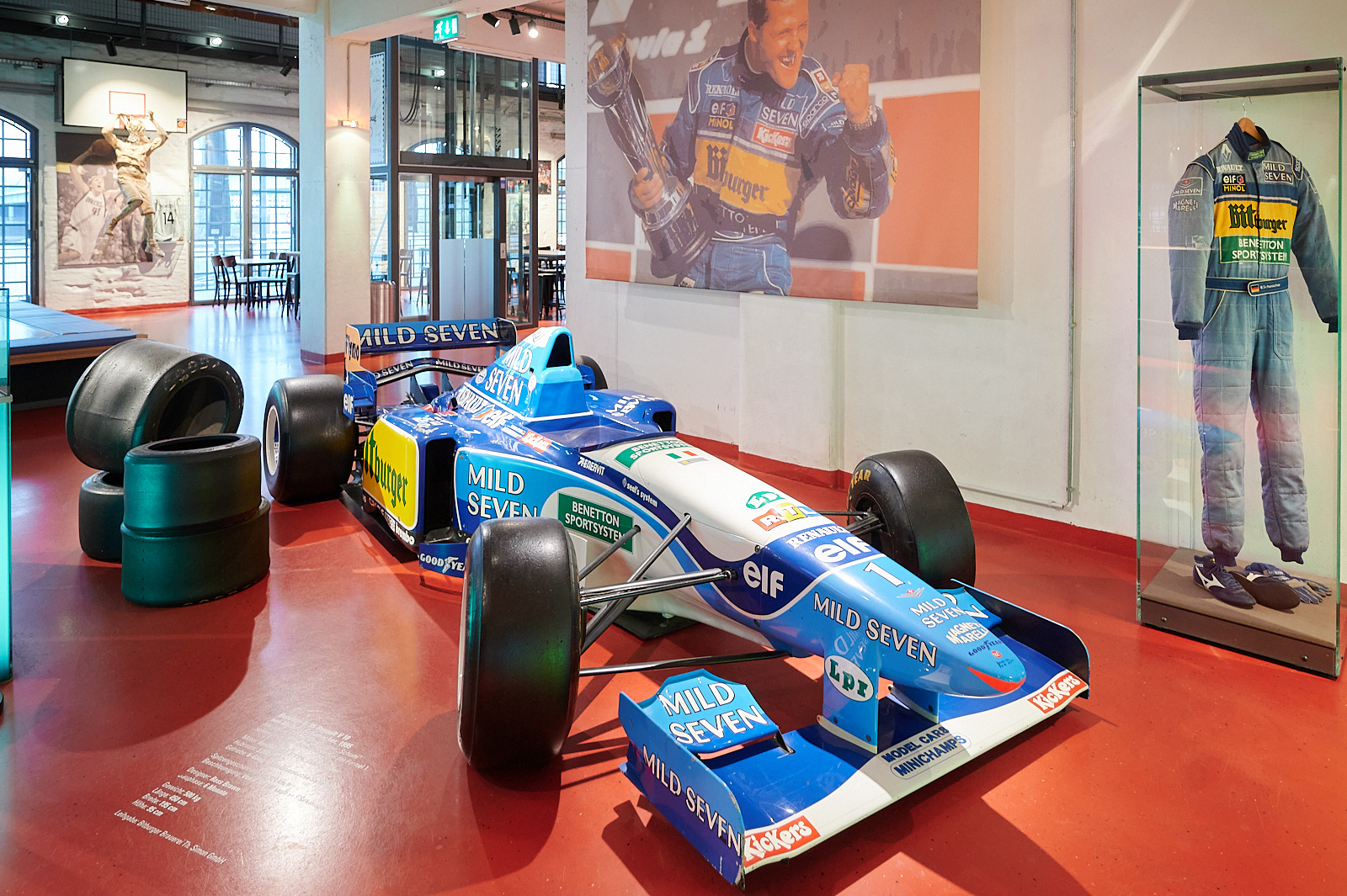 Das Bild zeigt den Formel 1 Benneton Rennwagen, mit dem Michael Schumacher 1996 zum zweiten Mal weltmeister wurde.