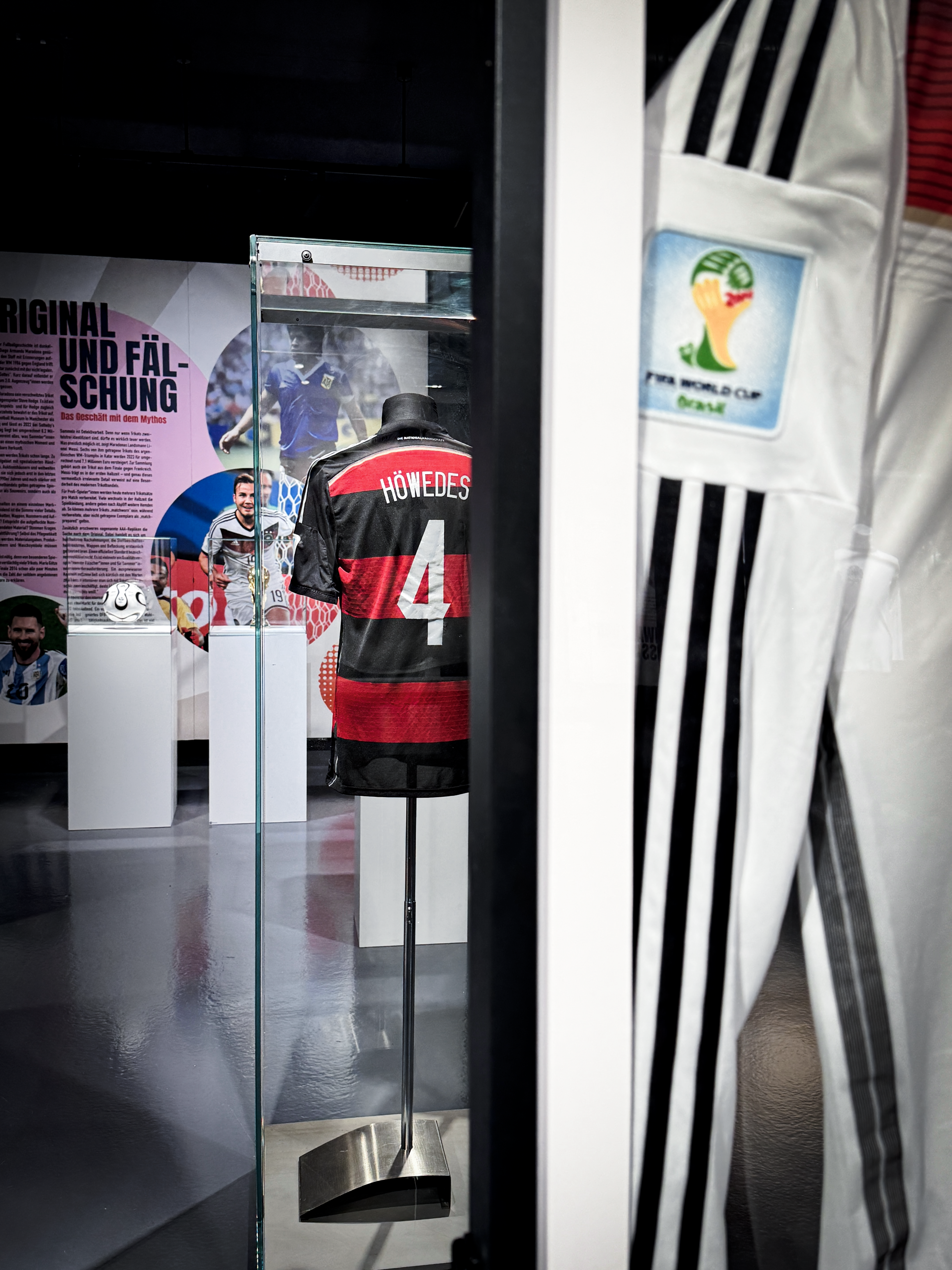 Eine Perspektive auf das Höwedes-Trikot der WM 2014.