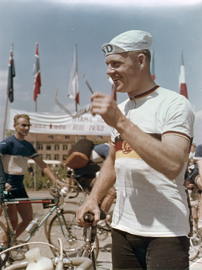 Fotografie von Gusta-Adolf Schur im Trikot der Deutschen Demokratischen Republik