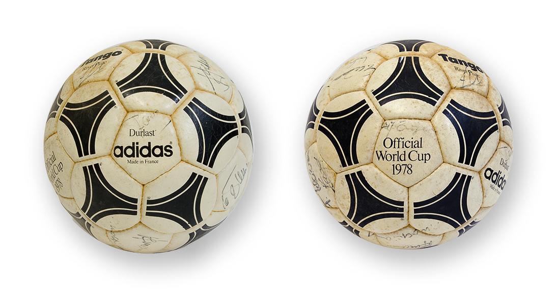 Schwarz weißer Fußball aus Leder von Adidas