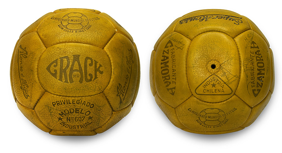 Fußball aus Leder mit dem Namen 