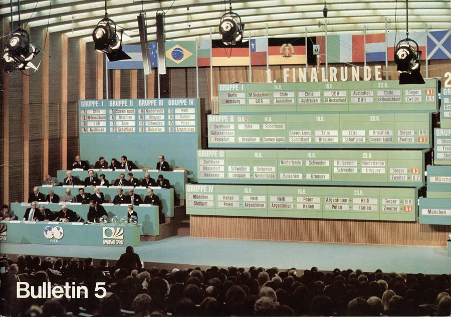Bulletin mit Fotografie von der Auslosung 1974 in Frankfurt