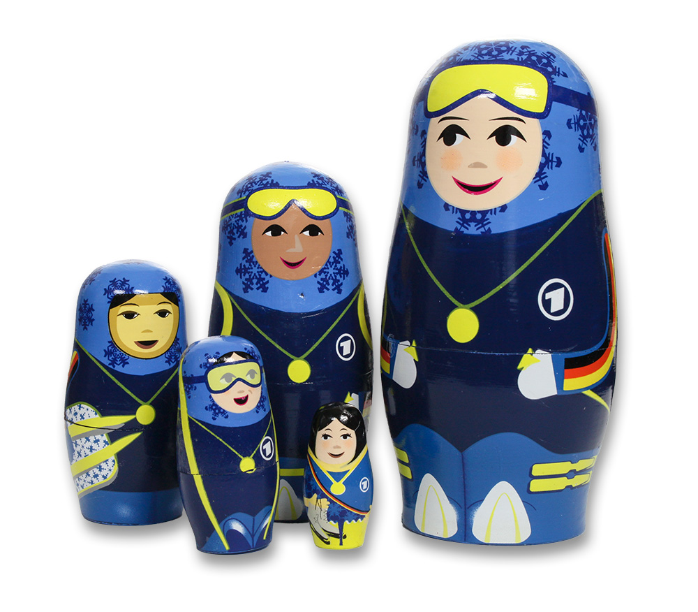 Matroschka bestehend aus 5 Holzfiguren im Wintersportlook mit ARD Logo und Goldmedaille