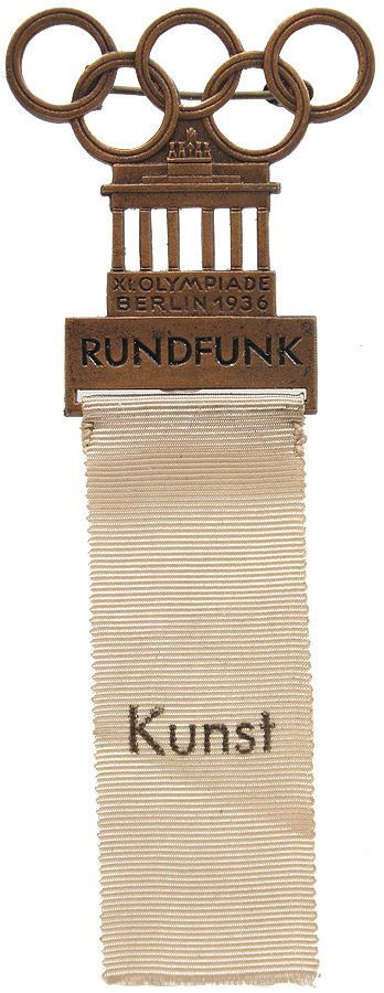 Goldenes Presseabzeichen in Form des Brandenburger Tors mit Olympischen Ringen darüber