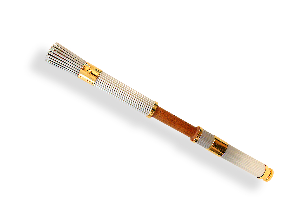 Fackel aus 22 Aluminiumstäben mit Griff aus Pekannusholz in der Mitte und goldenen Verzierungen